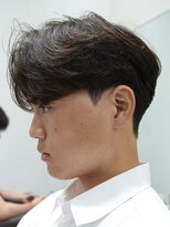 カルム(kalm)&nbsp;メンズセンターパートウルフセンターパートニュアンスパーマ襟足