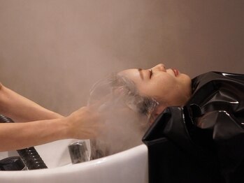 ラミュール 高師本郷店(La.Mur)の写真/【Aujua取扱店】艶髪・白髪ケアに頭皮からアプローチ◎La.Murのヘッドスパで健康的な美髪に♪