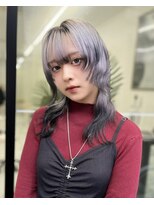 ナナ(NANA) シルバー/デザインカラー/ブリーチカラー/ウルフカット