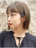 レイヤーボブ　外ハネ　ミルクティーベージュ　顔周りカット前髪