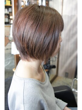 オーバーキャプテンネイキッド(OVER CAPTAIN NAKED) 直毛の方でも自然な円みに♪骨格補正ラウンドショート