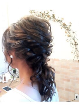 ヘアメイクアンドセットサロン リッコ(Hair make&set salon Ricco) Ricco カジュアルルーズポニー フェミニン ヘアアレンジ