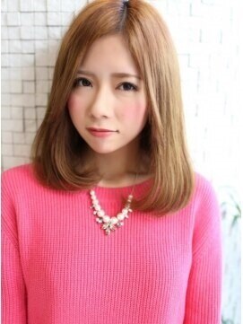 フォルテステラ(FORTE STELLA) 大人かわいいセンターパートの前下がりボブ