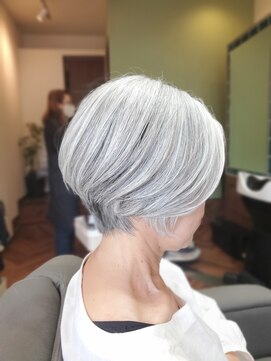 ロビン(Robin) 前下がりショート