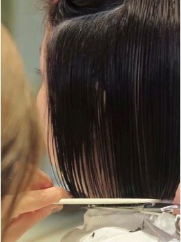 ヤスカワ(YASUKAWA)の写真/世界初のオーガニック認証取得ヴィラロドラ取扱い◎髪に優しく、艶やかで透明感のある旬のカラーを実現☆
