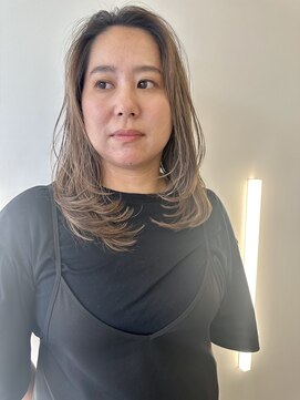 リノア 鵠沼海岸(LINOA) デザインカラー/レイヤーカット/ウェットヘア/オリーブベージュ