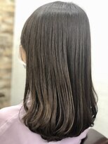 アトリエナガノ(atelier nagano)&nbsp;ニュアンスカラー/センターパート/ツヤ髪スタイル/ブルージュ