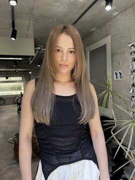 イー(Ii) ハイトーンロング/グレージュカラー