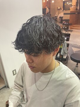 モーブ(MAUVE) 波巻きツイストスパイラルパーマメンズマッシュ