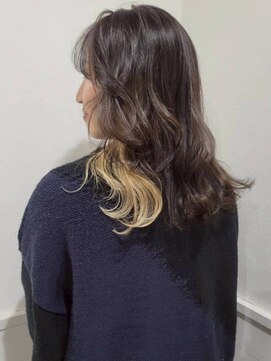 ビバラヘアー(VIVA LA HAIR) ブリーチ インナーカラー ハイトーン 顔周りカット 20代