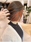 インナーカラーオレンジミルクティーベージュ前下がりボブ