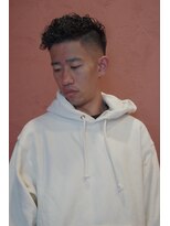 イー(E) 大人なフェードパーマ