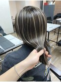筋感たっぷりコントラストハイライト(ケアブリーチ)
