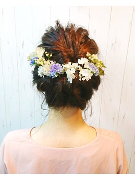 カラフル ヘアー(Colorful hair) お花ヘアアレンジ