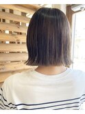 外ハネグレージュヘアカラー