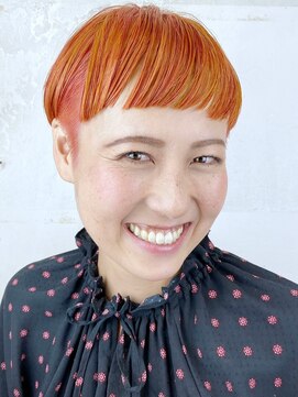 カムジーヘッドカミノウラ(COMEGHEAD KAMINOURA) ダブルカラーショートボブインナーカラーハイライトケアブリーチ