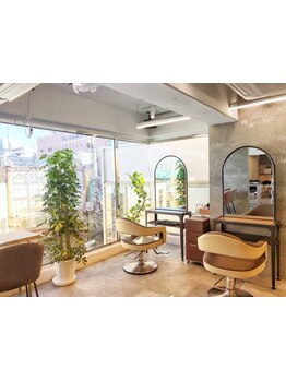 落ち着いた内観でくつろぎサロンタイムを♪30~50代大人女性からの支持される、本気の髪質改善サロン！