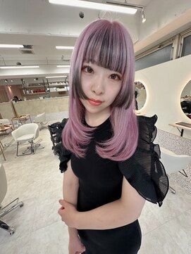 イェッカ(YECCA) ピンクとブラックのデザインカラー(ブリーチ2回~)