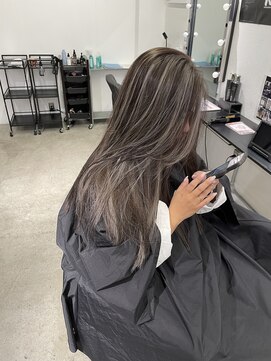 キング 高槻(K!ng) 縮毛矯正髪質改善ハイライトレイヤーカット高槻美容室エクステ