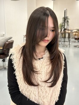 アッカ(ACCA by e.m.a)の写真/一社駅徒歩3分＊小顔魅せ効果抜群のレイヤーカットで大人の品と色気をお届け♪縮毛矯正×髪質改善で艶感UP