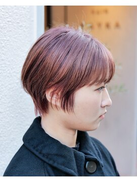 暖色ブラウンショート。