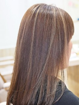 フルブルーム 東林間(fullbloom)の写真/【東林間駅直結】白髪を“隠す”ではなく“活かす”大人のグレイカラー