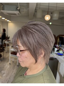ドゥワドフェパッソ(Doigt de fee passo) 白髪ぼかしショートボブ