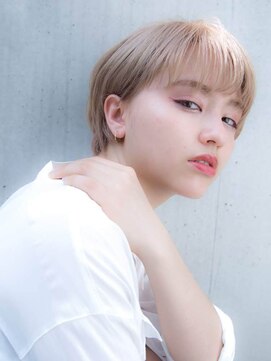 ルティア(Lutia) ダブルカラー　ホワイトベージュ　小顔ショート☆