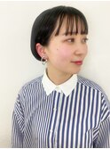 ぱつっと切りっぱなしの黒髪ミニボブ