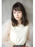 暗髪のミディアム