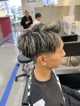 ダズルヘアラッシュ(DAZZLE hair RUSH) 白金メッシュのアップバング！