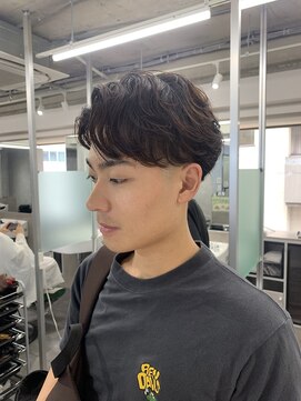 クロムトウキョウ ザ バーバー ネオン 新宿店(CHROM TOKYO the Barber ne/on) 毛流れセンターパート