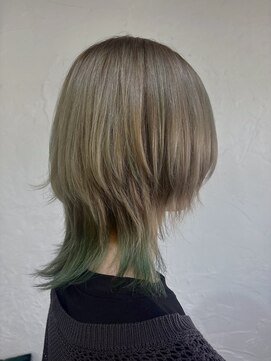 ペチカ(PEZZICA) ブリーチカラー/ウルフカット