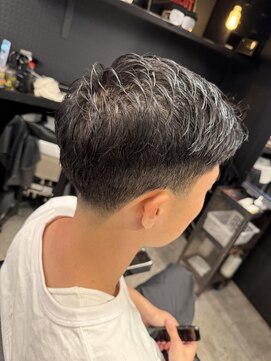 フランクスバーバー アンド ビアークラブ(FRANK'S BARBER and BEER CLUB) MEN’S HAIR/波巻ツイストスパイラル/フェザーパーマ/日比谷