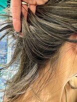 ノラ ウメダ(NORA UMEDA)&nbsp;コントラストハイライト地毛ハイライト襟足まで綺麗なハイライト