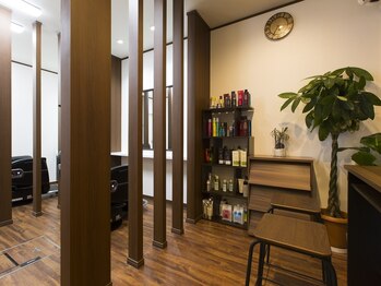 フジカワヘアー(FUJIKAWA HAIR)の写真/平日22時迄営業！お仕事帰りでも妥協なし。忙しいビジネスマンの「今切りたい」を叶えるメンズサロン。