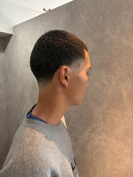 ザ クラン バイ ヘッドライト 仙台長町店(THE CLAN by HEADLIGHT) バズカット/テーパーフェード