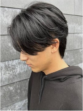 ヒュイル バイ ニアウ(Hwyl by Niau) MEN’S HAIR/サーフカール/刈り上げセンターパート/伊勢崎