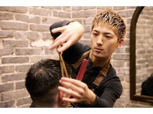 笑顔と自信が溢れる場所。お客様の大切な時間を預かる責任を持ち、真摯に向き合います。[men's/理容室]