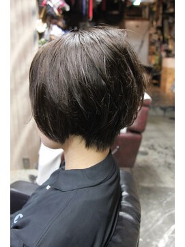 オーバーキャプテンネイキッド(OVER CAPTAIN NAKED) 癖をいかした骨格補正黒髪ショート