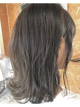 ハグ(Hug) [Hug][鹿沼]外ハネカールの軽やかミディ＊