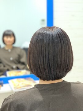 スローライフヘアーデザインアンドスパラウンジ(Slow life Hair design spa lounge) ラインを残したフラットボブ