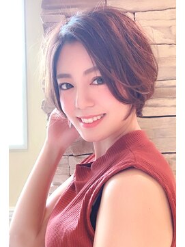 レウナ 外苑前(Reuna) ３０代４０代に人気ひし形ショートボブ　シルエットが綺麗