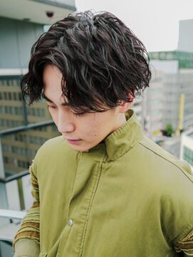 ウェイビーエフティフィフス 横浜西口(WAVEY ft.fifth) センターパート波巻きスパイラルツイストパーマ無造作マッシュ