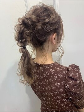 アイユー(ii+U) ハイポニーテール　編みおろし　ペールベージュ