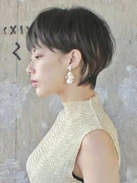 ロビー 表参道(ROBBY) マッシュショート／イヤリングカラー／表参道／30代40代50代