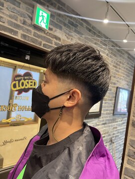 ミリオンバックス 御徒町店(Million Backs) スキンフェード/アイロンパーマ/濡れパン<理容室>[メンズ/御徒町