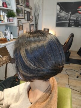 もじゃの小さな美容室 ツヤ髪ハイライトボブ