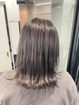 アイズ 本厚木(AIZU) シャドウルーツバレイヤージュ　グレージュ