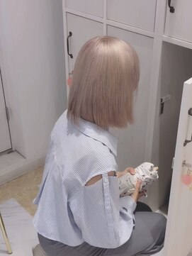 リー 梅田(Lee) ブリーチ履歴トータル2～3回必須/ホワイトベージュ/ハイトーン